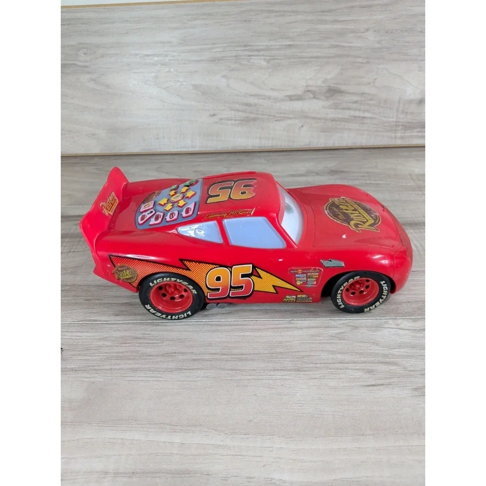 Disney Pixar Cars 2006 Fast Talkin' Lightning McQueen Talks & Moves Programmable